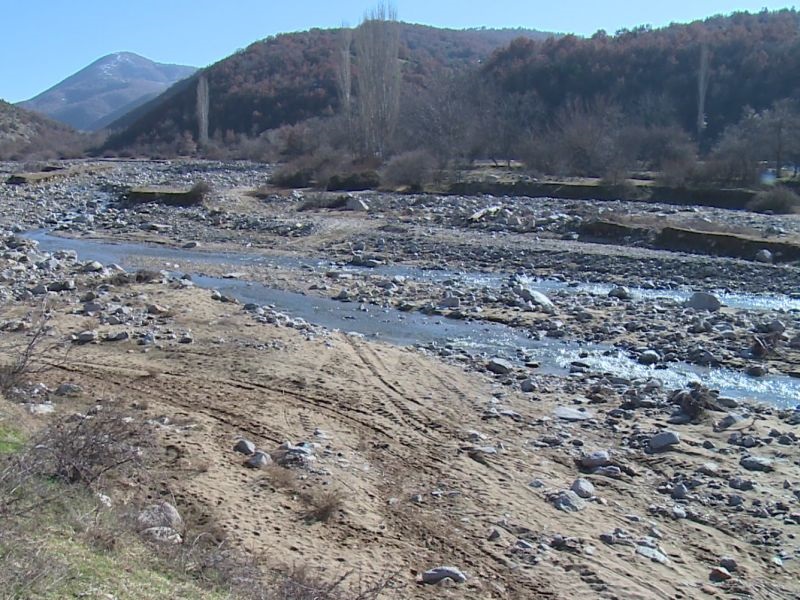 Општина Карбинци со европски пари ќе го санира корито на Козјачка река
