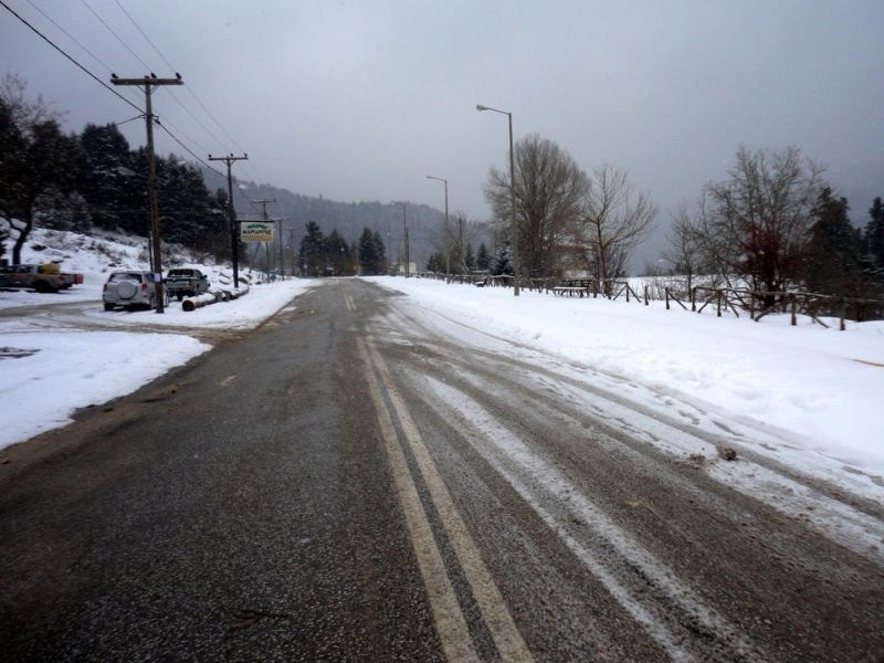 Првиот снег предизвика проблеми во Грција