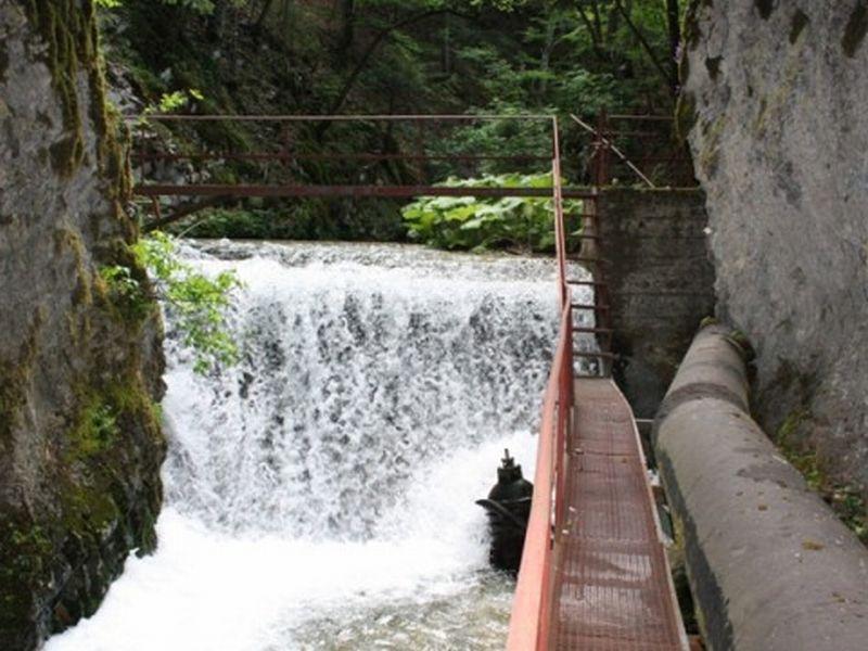 Водата од регионалниот водовод „Лукар“ безбедна за пиење