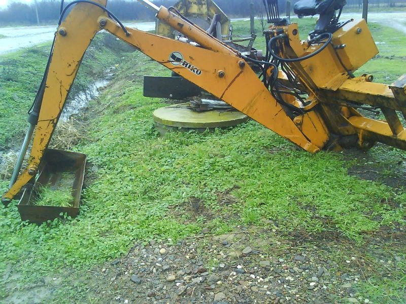 Исчистени 47 километри вади и канали во Кочанско