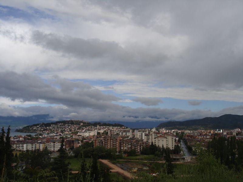 Во четврток пороен дожд, грмежи и засилен ветер 
