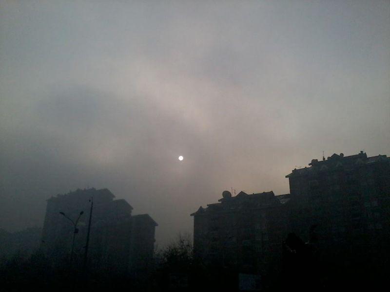 Во Скопје и на сонце не се дише