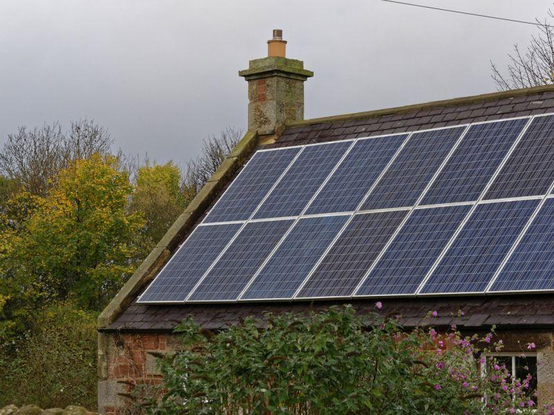 Шведската влада да го укине данокот на сончевата енергија