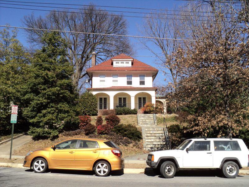 Дворовите со повеќе природа се поопасни за живиот свет