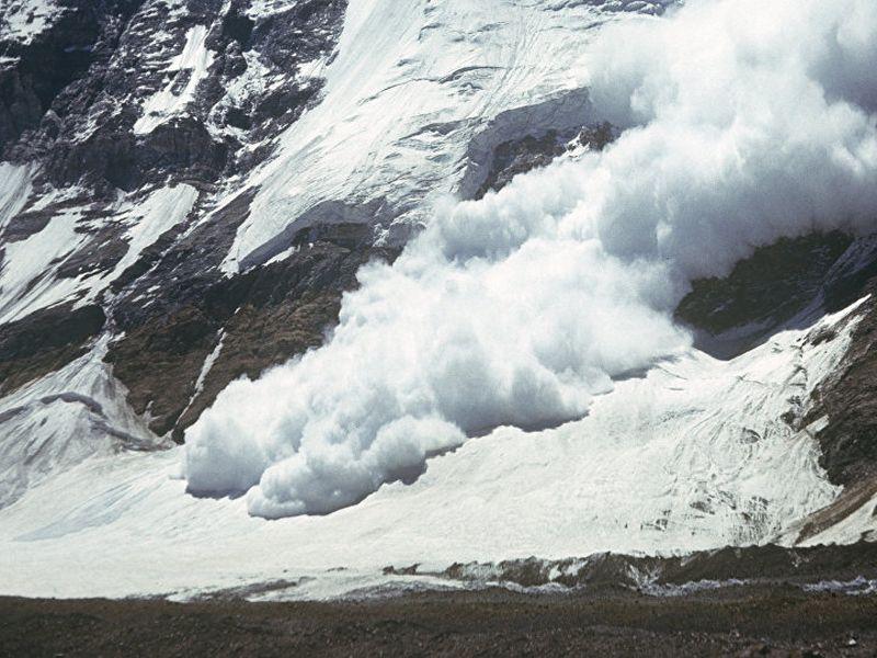 Во лавини во Таџикистан загинаа најмалку седум лица 